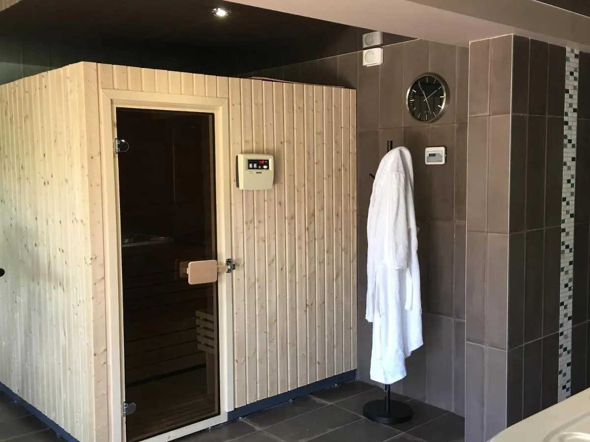 Quality Hotel La Marebaudiere Vannes Centre 4*,